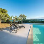 Amazing In Apartamento Pirovac