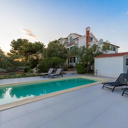 Apartment Front In With Heated Swimming Pool