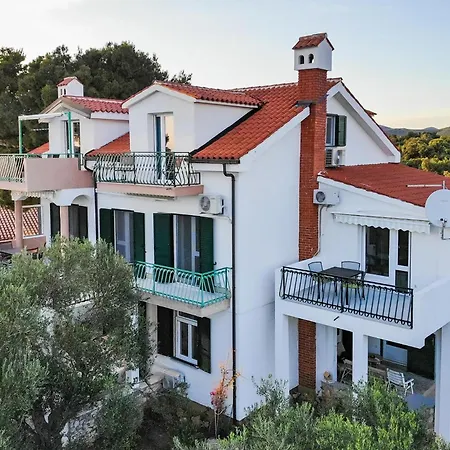 Apartment Front In With Heated Swimming Pool *
