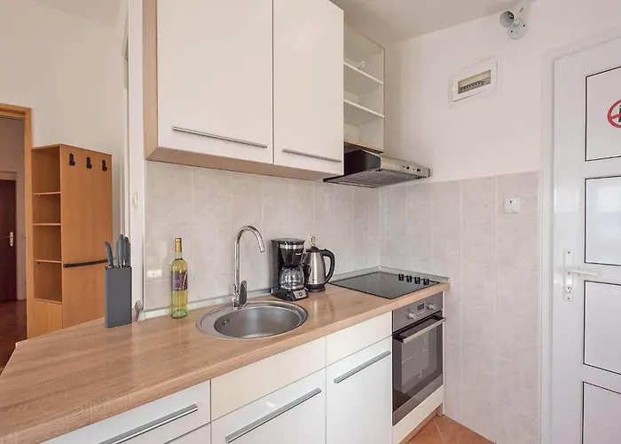 Amazing In Appartement Pirovac