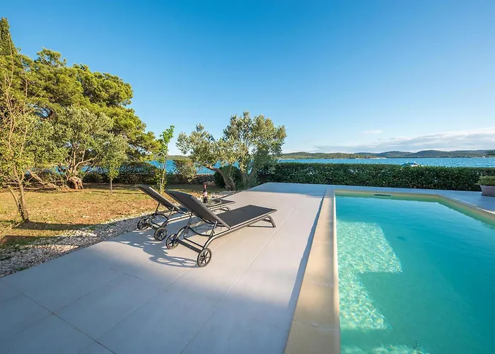 Amazing In Appartement Pirovac